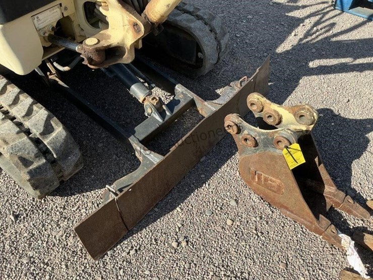 new-holland-e18sr-image-6