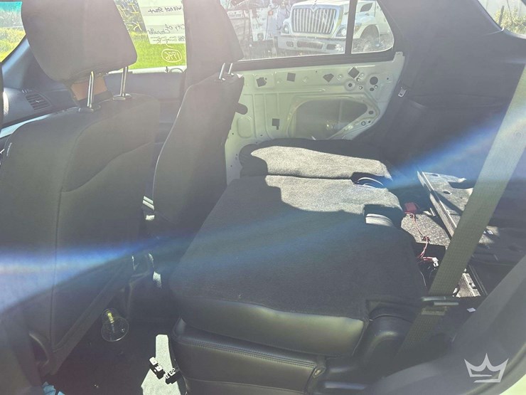 2017-ford-explorer-image-13