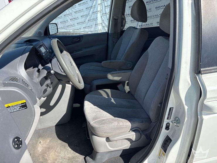 2014-kia-sedona-image-12