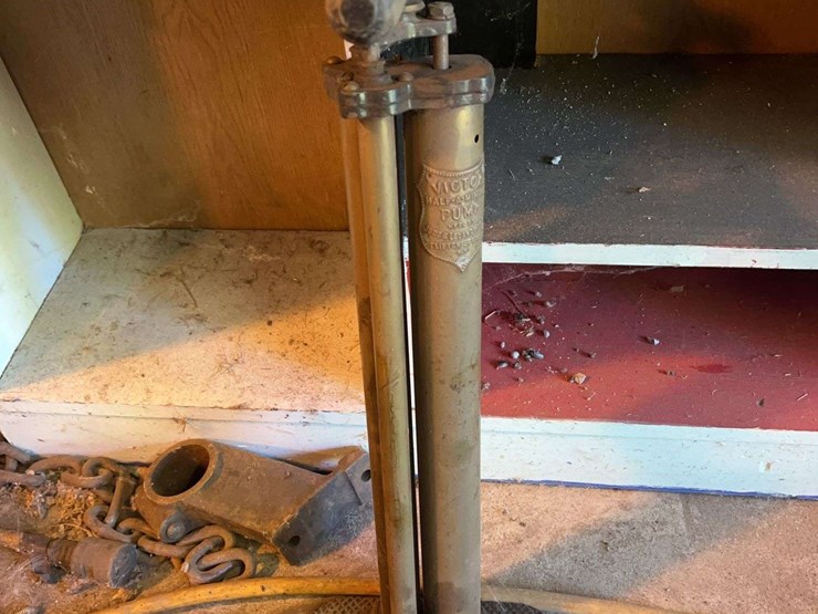 contents-of-shelves-image-4