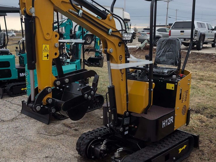 cfg-industrial-mini-excavator---h12r---yellow-image-1