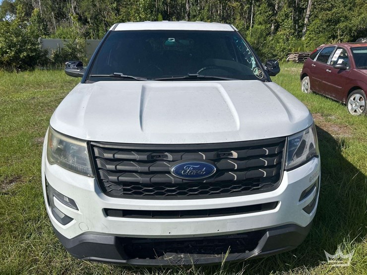 2017-ford-explorer-image-15