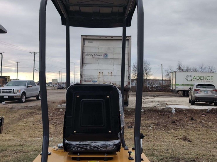 cfg-industrial-mini-excavator---mx12r---yellow-image-7