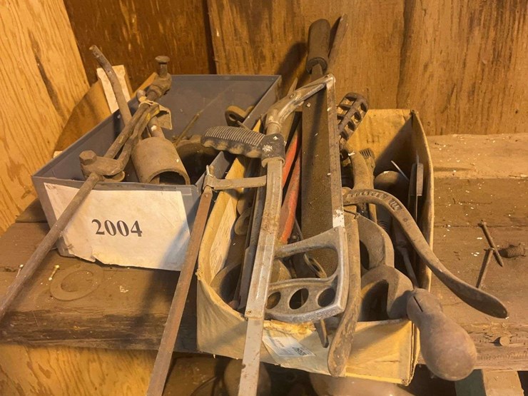 contents-of-wall-image-15