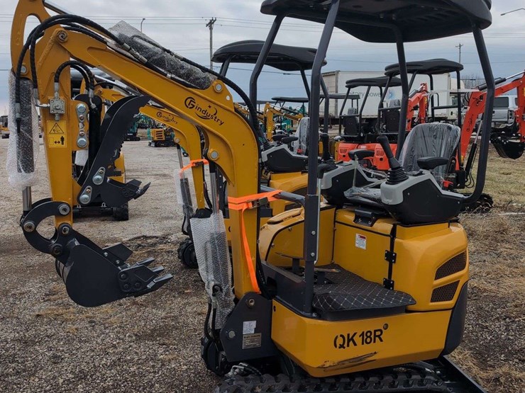 cfg-industrial-mini-excavator---qk18r---yellow-image-1
