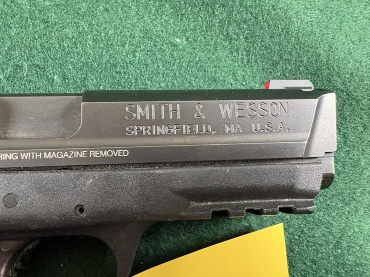 smith-&-wesson-m&p-9mm-pistol-image-5