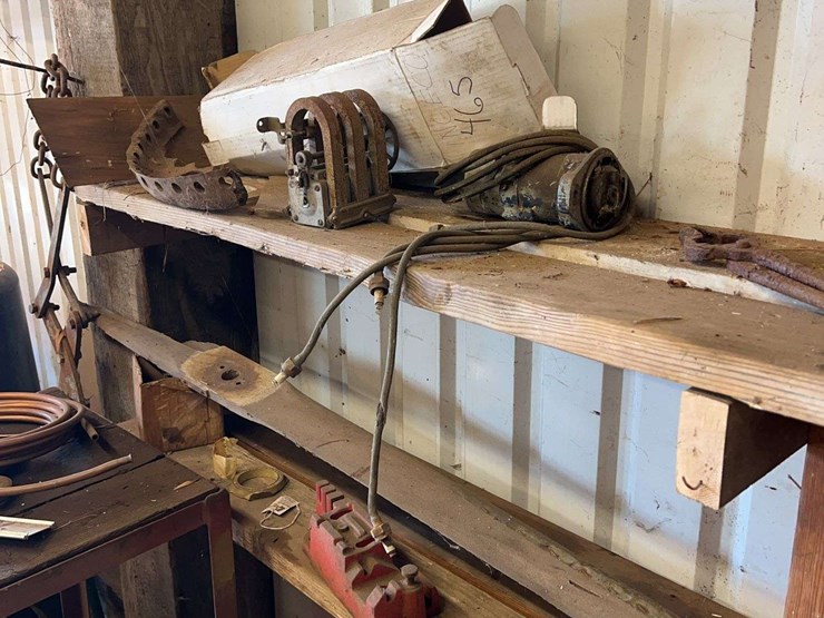 contents-of-wall-image-10