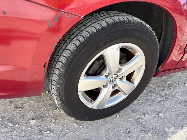 2010-volkswagen-routan-image-30