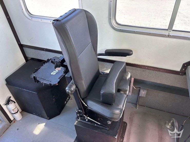 tug-boat-with-tri-axle-magic-tilt-boat-trailer-image-98