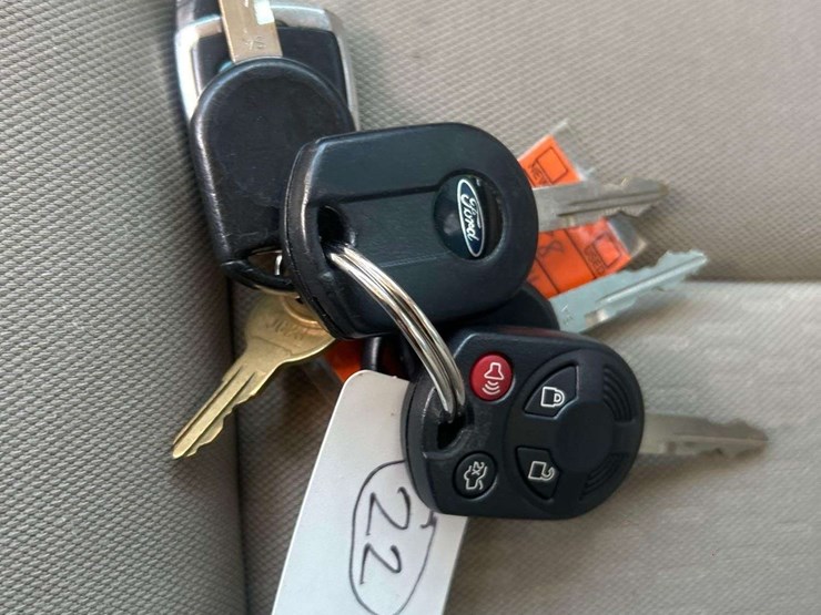 2011-ford-expedition-image-38