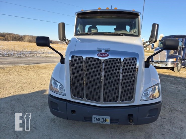 2017-peterbilt-579-image-4