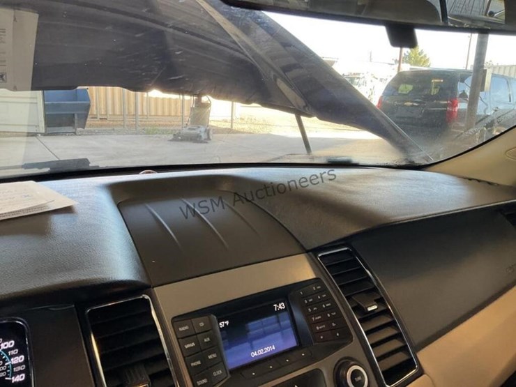 2015-ford-taurus-sdn-image-18