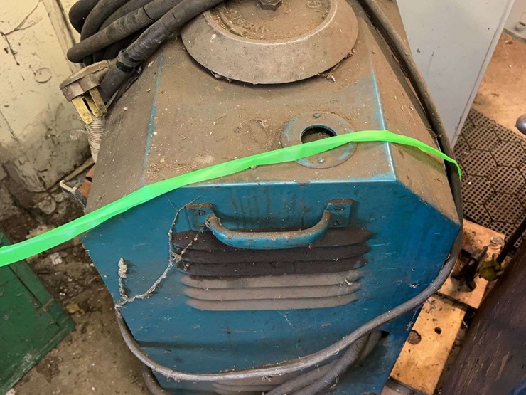 tool-cabinets-with-contents-and-arc-welder-image-15