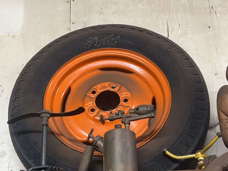 contents-of-left-side-of-the-shelf-image-5