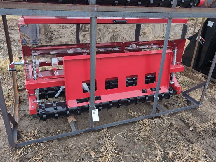 (1)-agt-stsd10---skid-steer-seeder-image-4