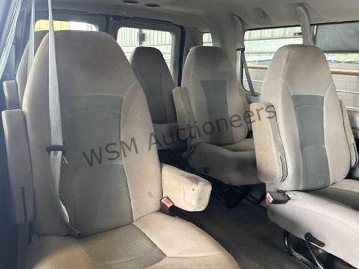 2009-ford-e350-image-11