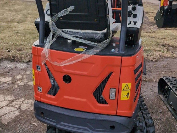 cfg-industrial-mini-excavator---mx15rx---red-image-4