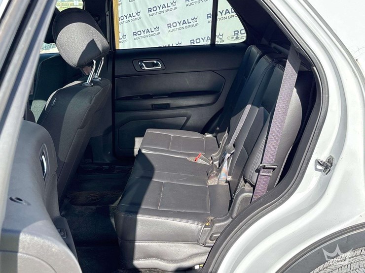 2015-ford-explorer-image-23