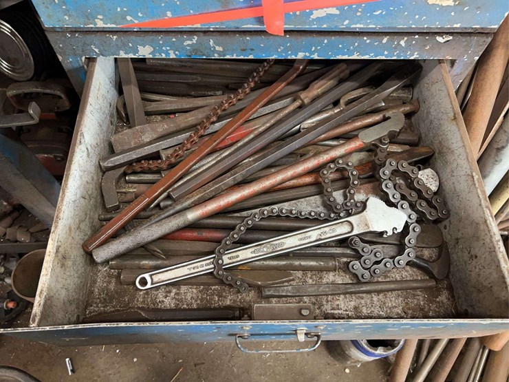 metal-shelving-and-tools-image-20