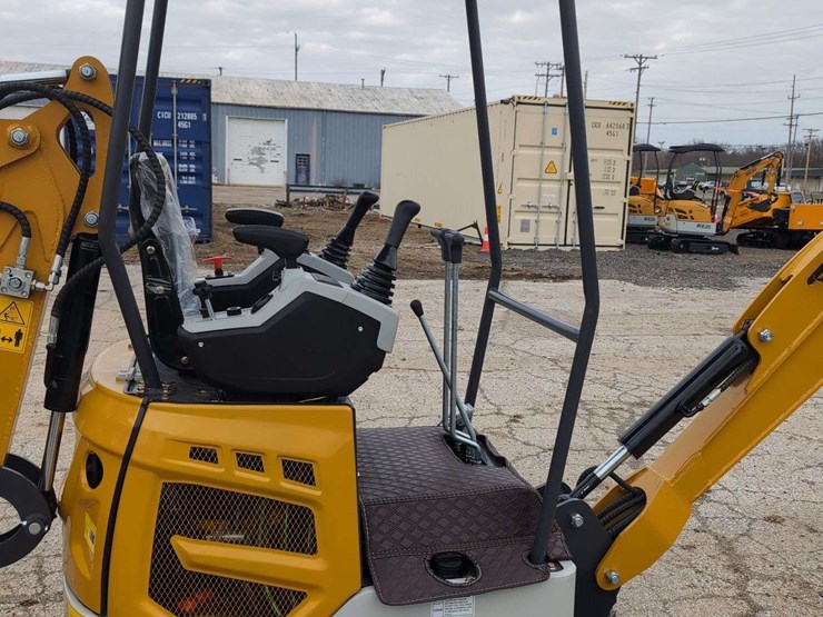 cfg-industrial-mini-excavator---xz20r---yellow-image-6