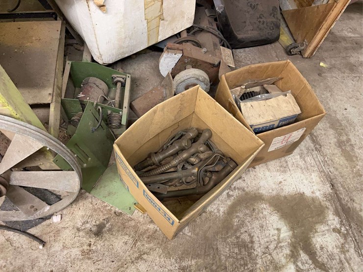 contents-of-wood-working-room-image-17