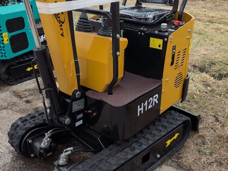 cfg-industrial-mini-excavator---h12r---yellow-image-3