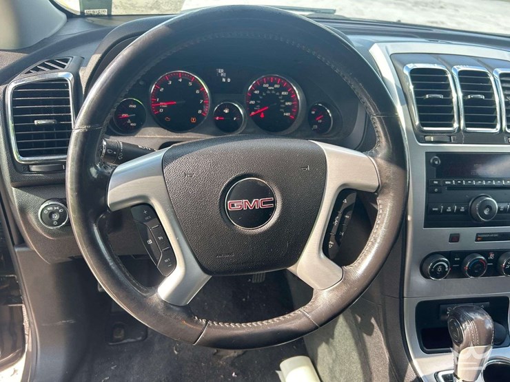 2012-gmc-acadia-image-11