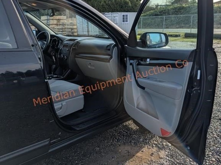 kia-sorento-lx-image-32