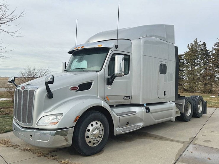 2020-peterbilt-579-image-1