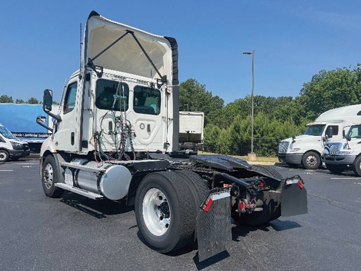 freightliner-cascadia-116-image-2