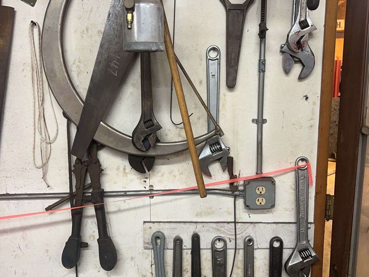 contents-of-wall-image-3