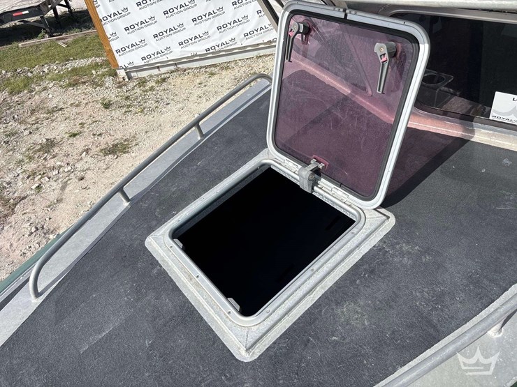 tug-boat-with-tri-axle-magic-tilt-boat-trailer-image-59