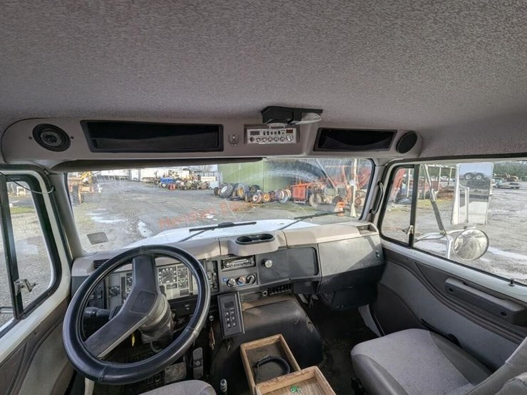 1997-international-4700-image-13