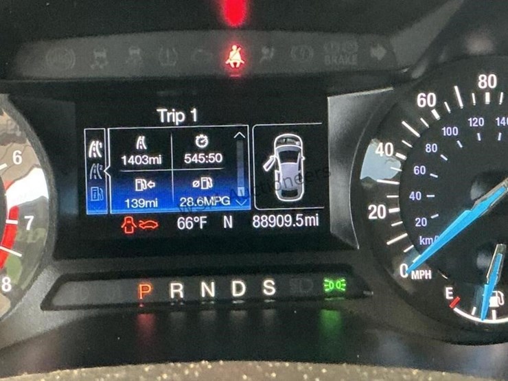 2016-ford-fusion-se-sdn-image-16