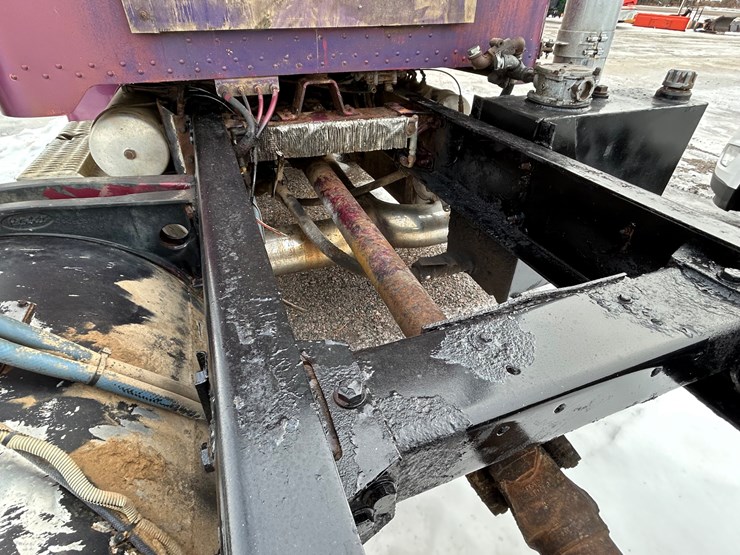 1994-peterbilt-379-image-10