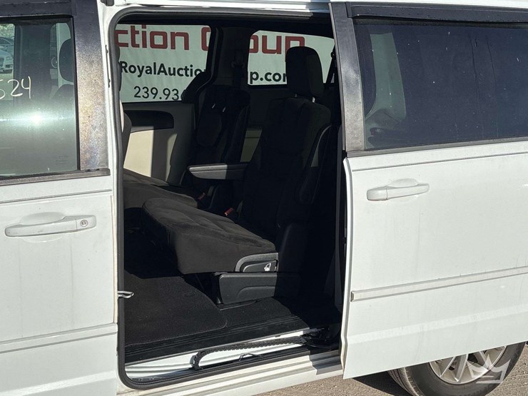 2016-dodge-grand-caravan-se-image-17