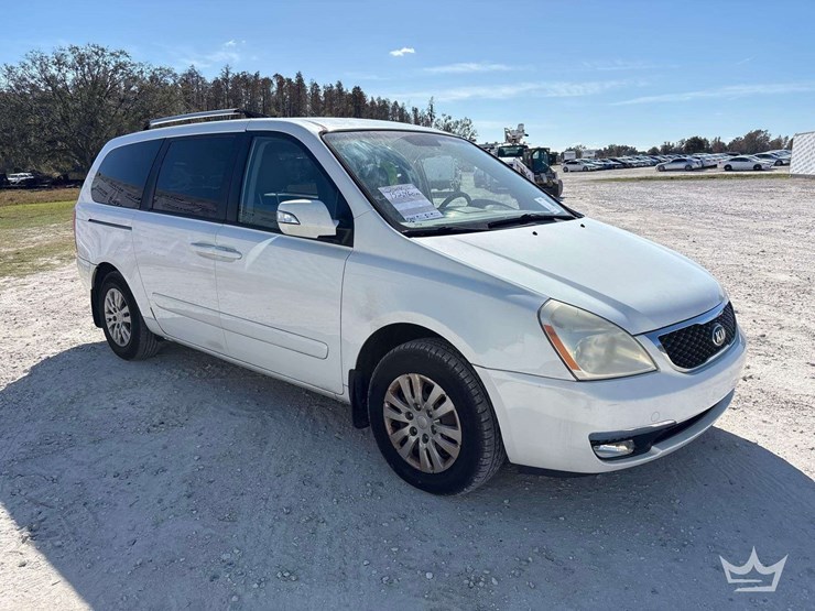 2014-kia-sedona-image-2