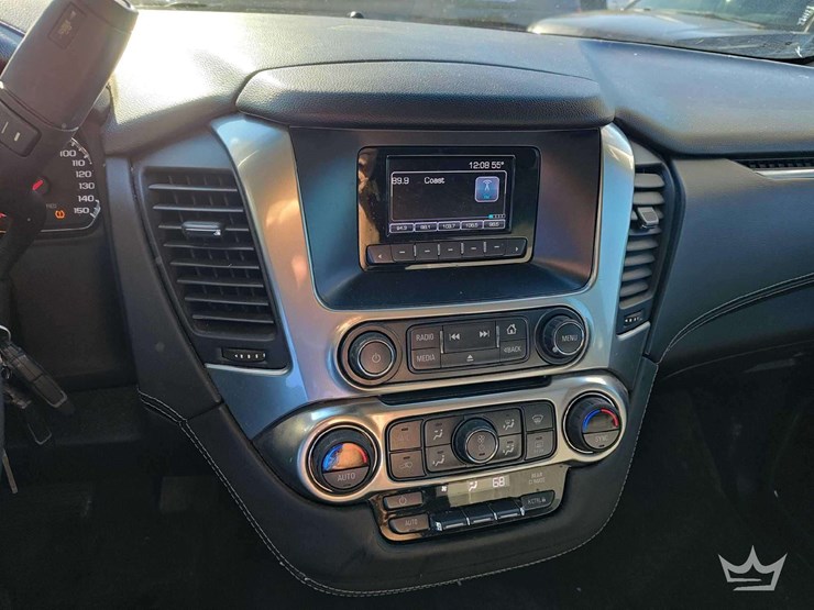 2017-chevrolet-tahoe-image-18