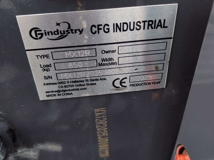 cfg-industrial-mini-excavator---mx12r---yellow-image-9