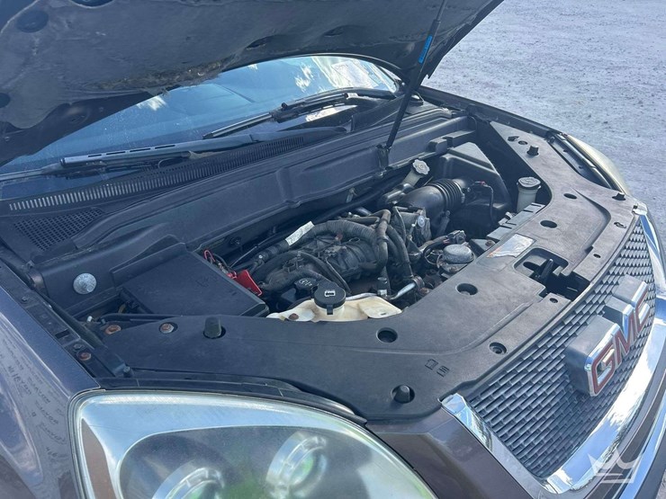 2012-gmc-acadia-image-8