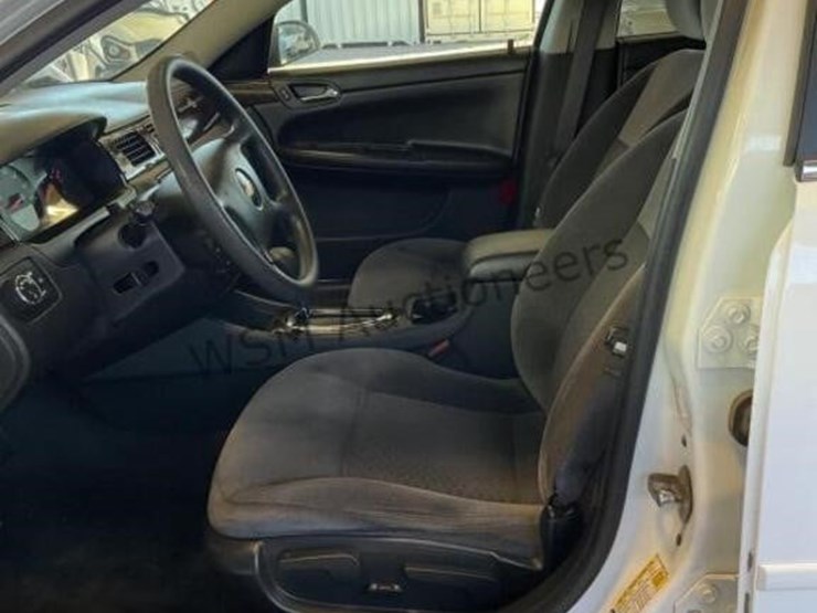 2016-chevrolet-impala-sdn-image-19