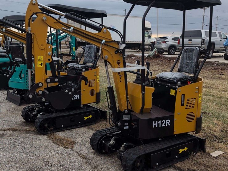 cfg-industrial-mini-excavator---h12r---yellow-image-1