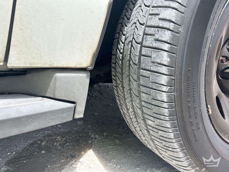 2016-chevrolet-tahoe-image-21