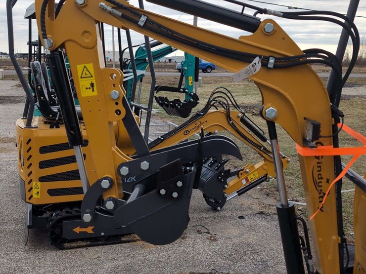 cfg-industrial-mini-excavator---mx12r---yellow-image-2