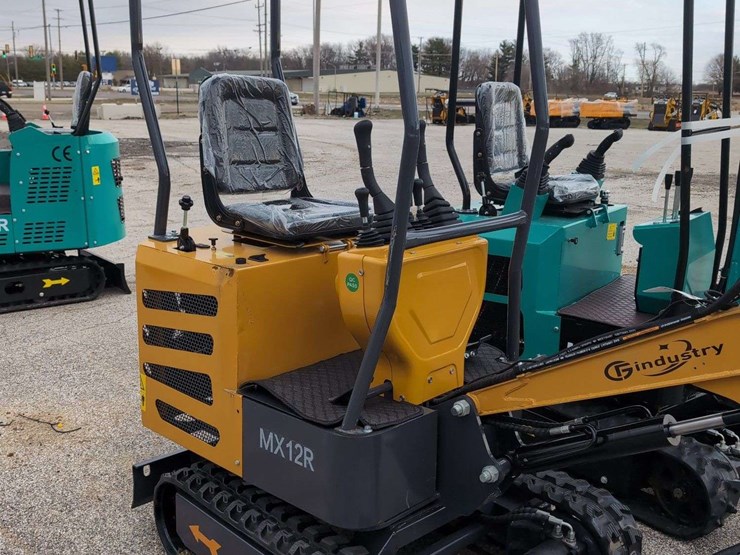 cfg-industrial-mini-excavator---mx12r---yellow-image-2