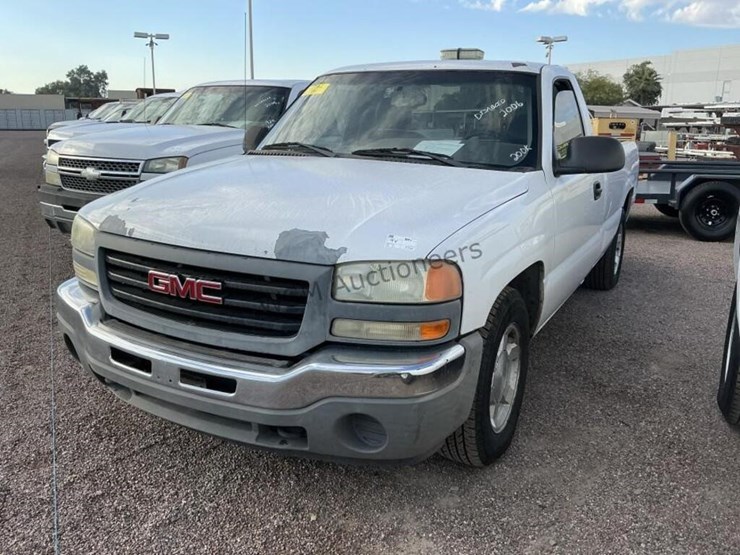 2006-gmc-sierra-1500-image-3