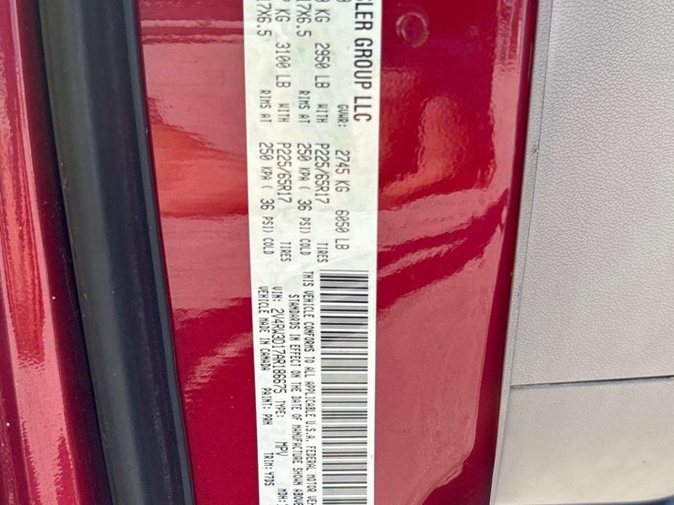 2010-volkswagen-routan-image-5