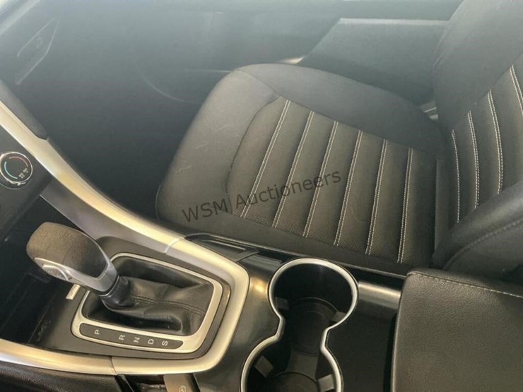 2015-ford-fusion-se-sdn-image-19