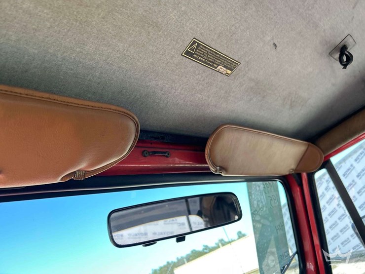 1995-jeep-wrangler-image-17