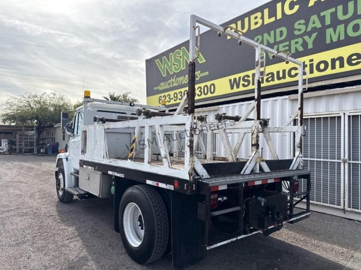 2003-freightliner-fl70-image-10